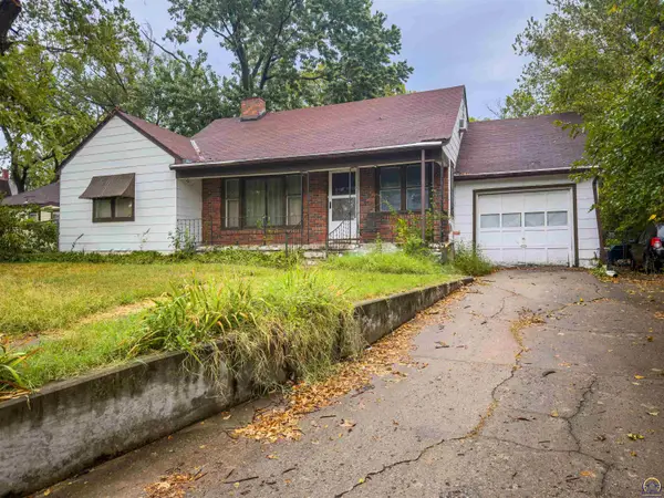 2116 SW Harrison St, Topeka, KS 66611