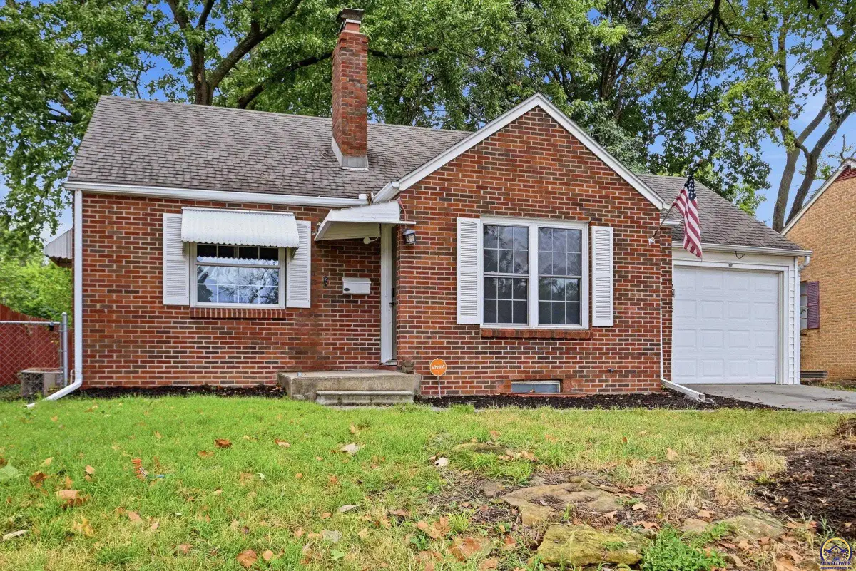 2415 SW Beverly Ct, Topeka, KS 66611 - #1
