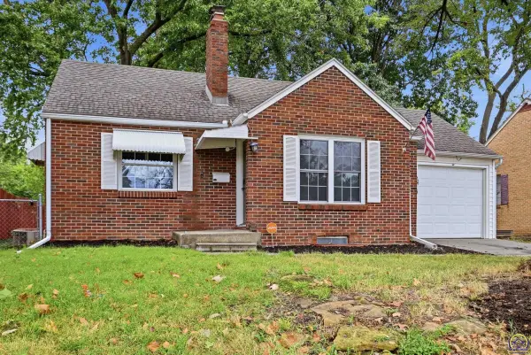 2415 SW Beverly Ct, Topeka, KS 66611