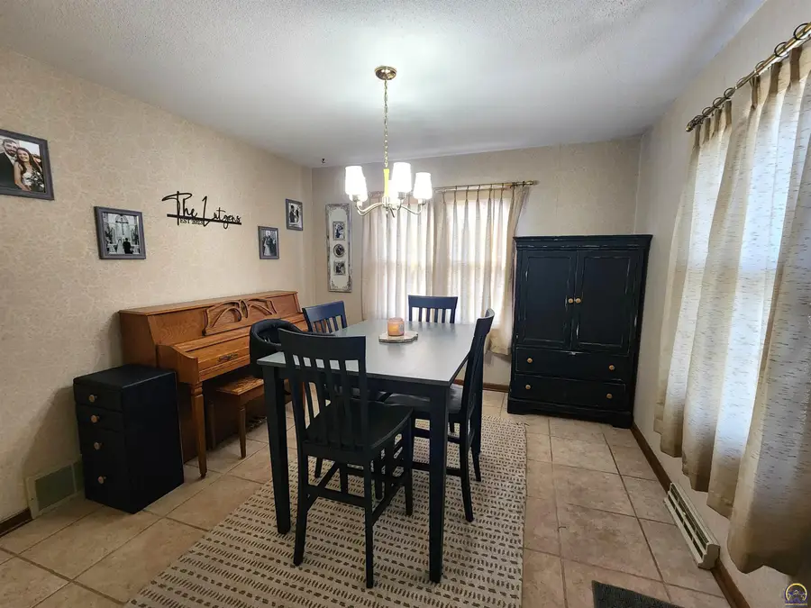 1510 Luther St, Emporia, KS 66801 - #3