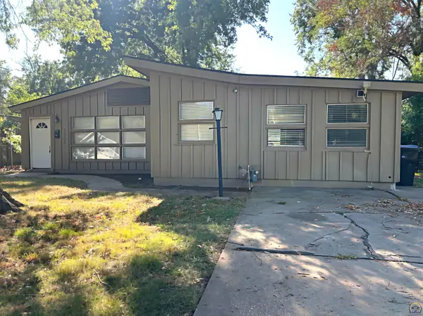 1605 SW Indian Trail, Topeka, KS 66604