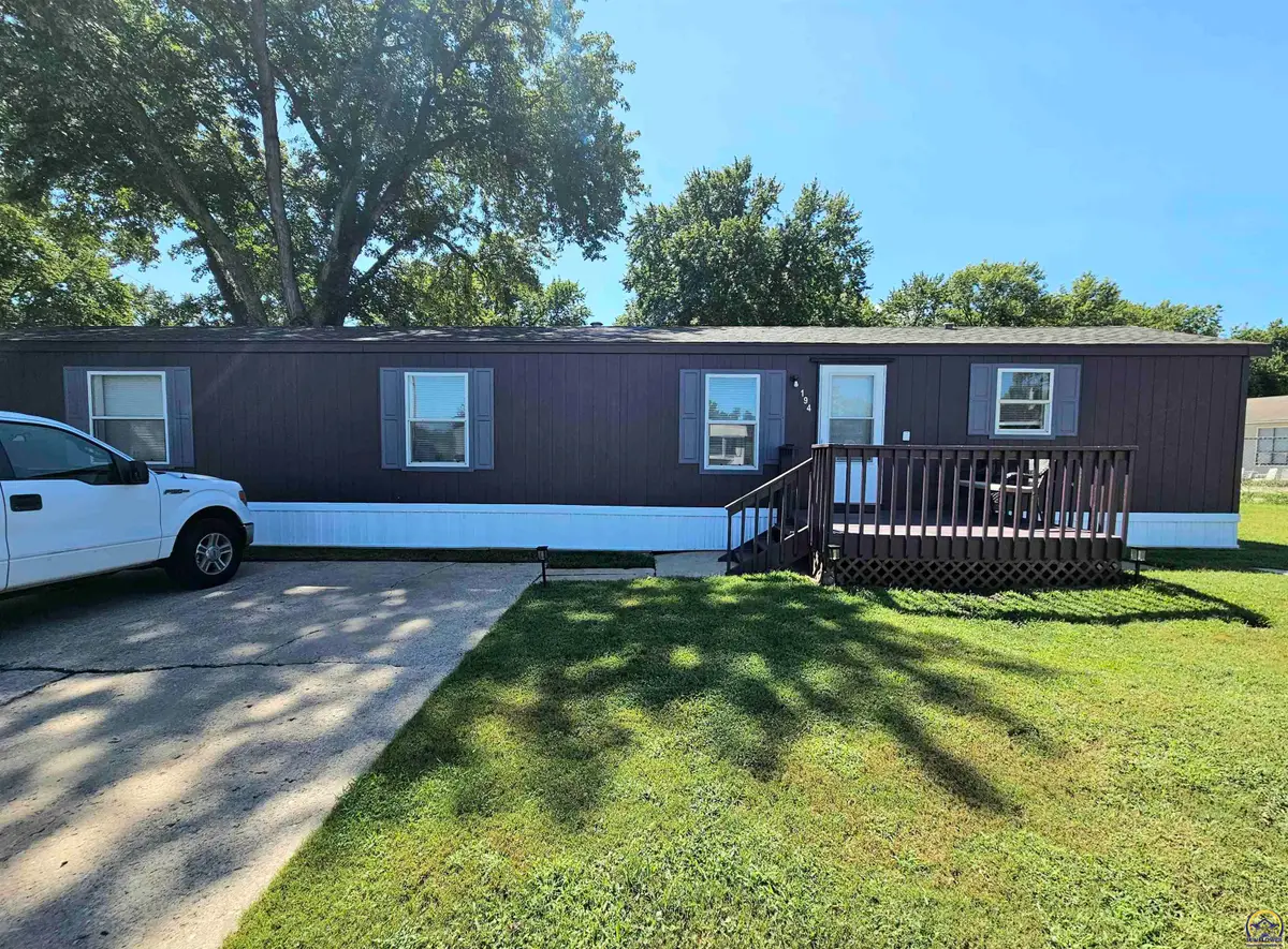 194 N Coachlight Dr, Topeka, KS 66617 - #1