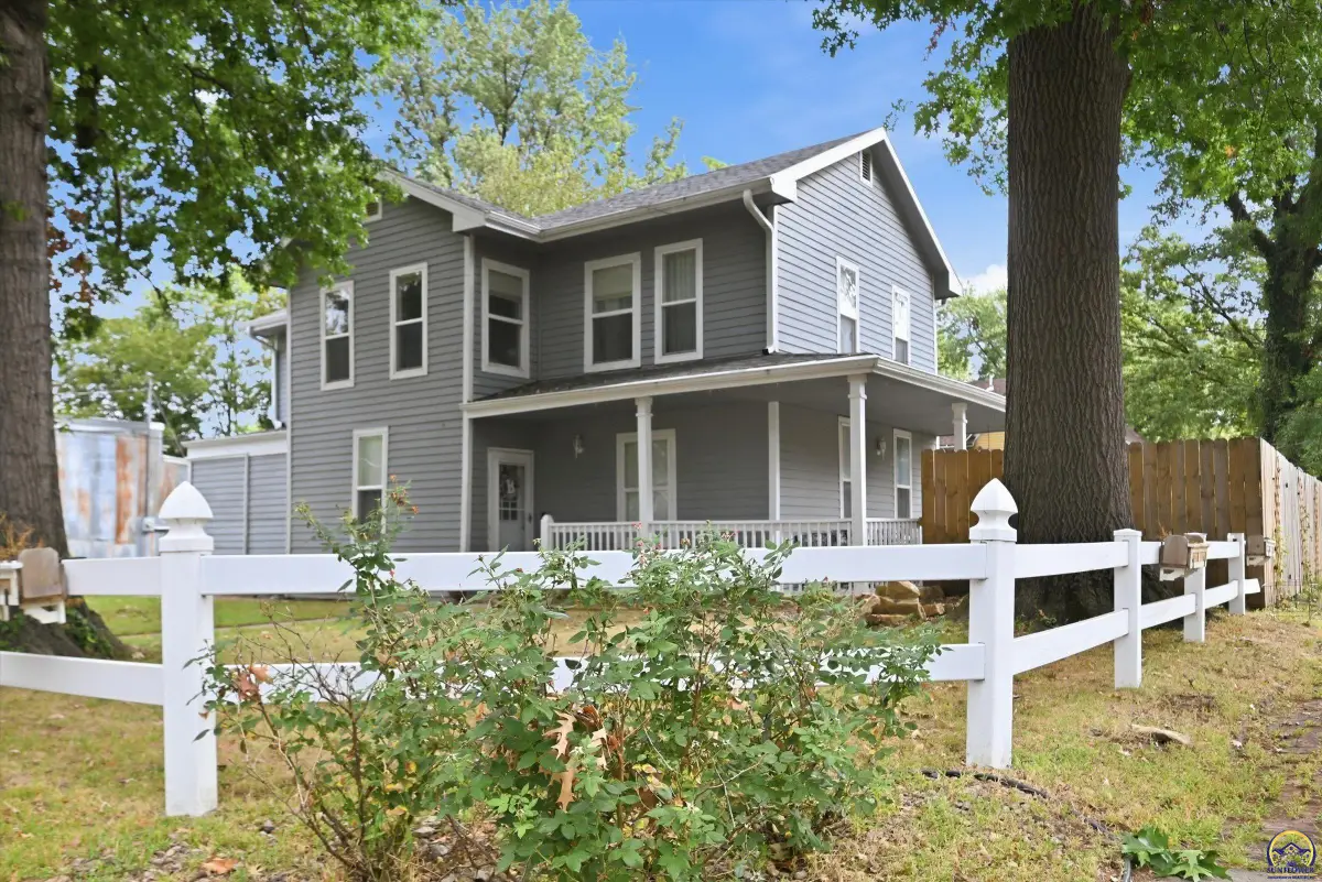 102 NW Franklin Ave, Topeka, KS 66606 - #1