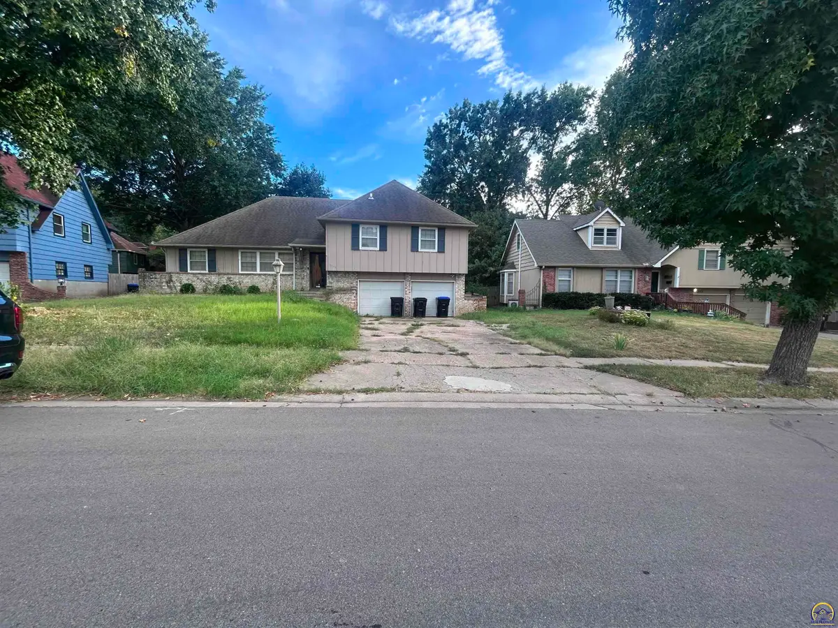 3705 SW 33rd St, Topeka, KS 66614 - #1
