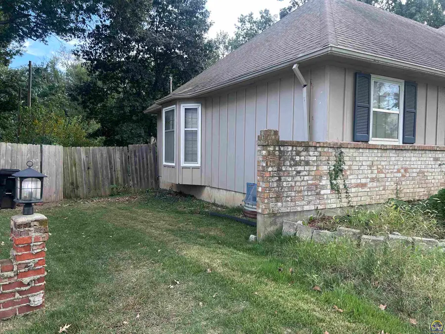 3705 SW 33rd St, Topeka, KS 66614 - #2