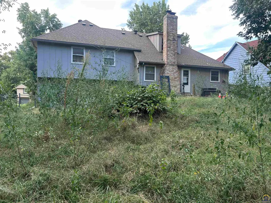 3705 SW 33rd St, Topeka, KS 66614 - #3