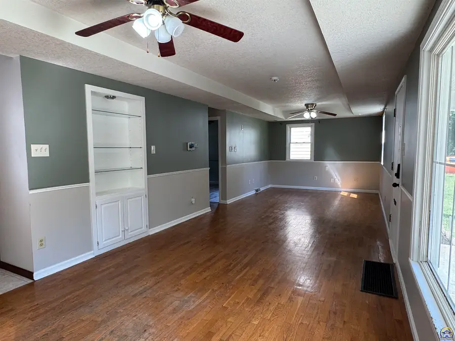 835 SW Anderson Ter, Topeka, KS 66606 - #3