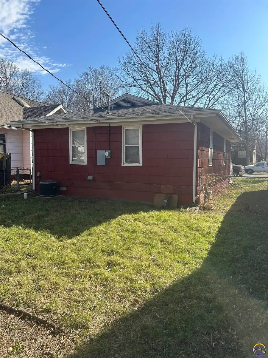 1321 SW Wayne Ave, Topeka, KS 66604 - #3
