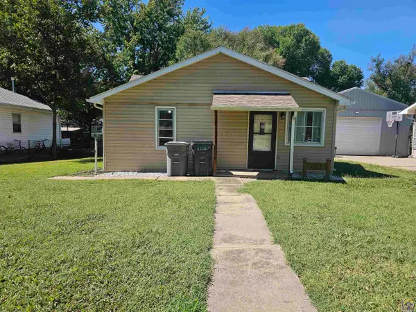 207 S Cottonwood St, Emporia, KS 66801