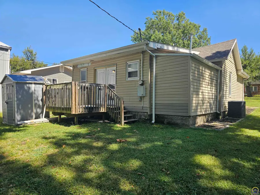 207 S Cottonwood St, Emporia, KS 66801 - #3
