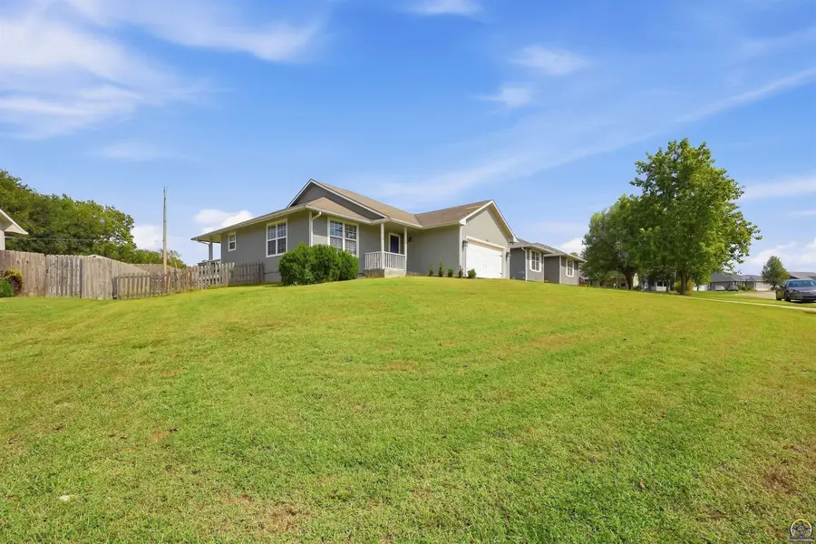 3834 NW Cherry Creek Dr, Topeka, KS 66618 - #2
