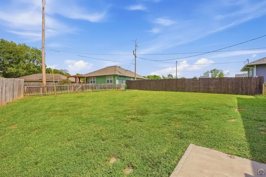 3834 NW Cherry Creek Dr, Topeka, KS 66618 - #3