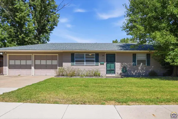 4032 SW 34th St, Topeka, KS 66614