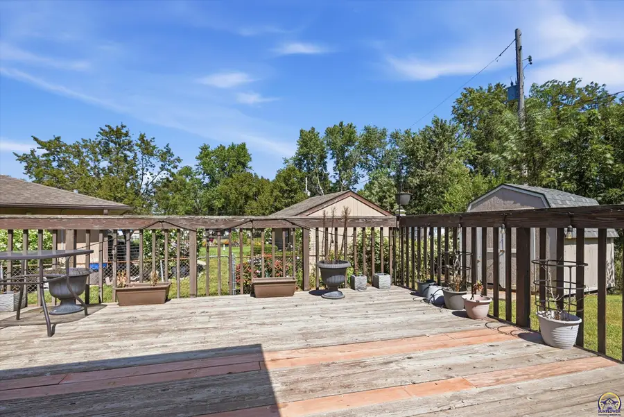 4032 SW 34th St, Topeka, KS 66614 - #3