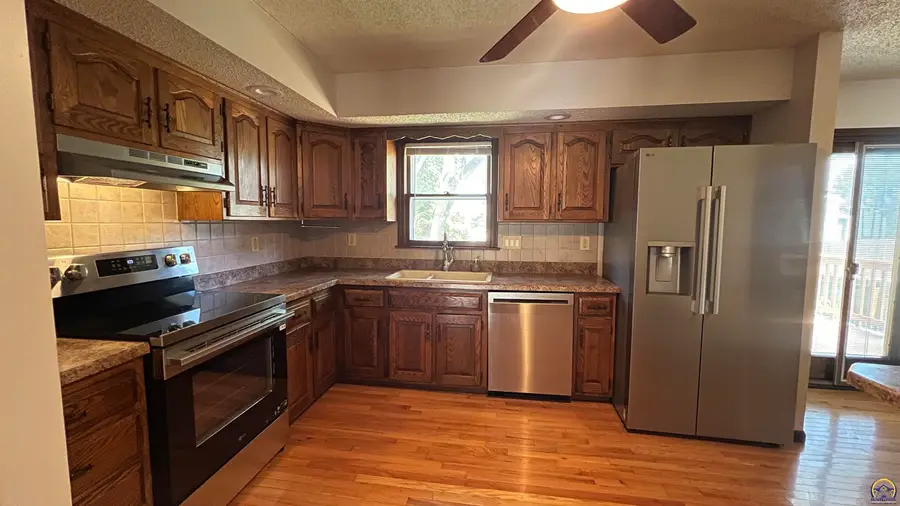 6016 SW 23rd St, Topeka, KS 66614 - #3