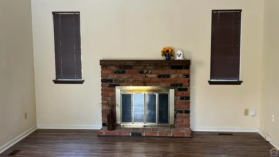1024 SW Belle Ave, Topeka, KS 66604 - #2