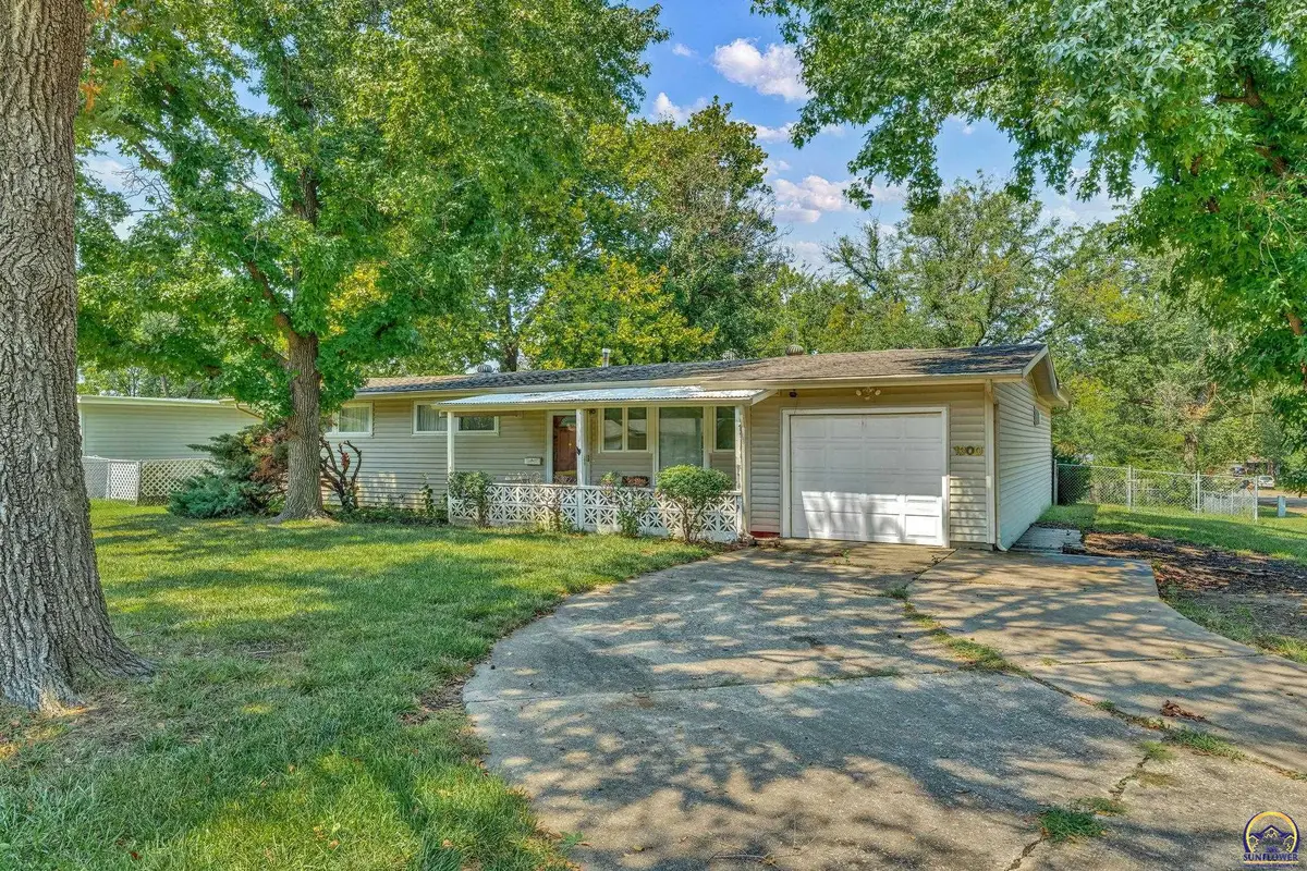 1300 SW Croix St, Topeka, KS 66611 - #1