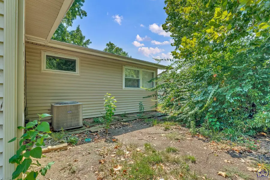 1300 SW Croix St, Topeka, KS 66611 - #2