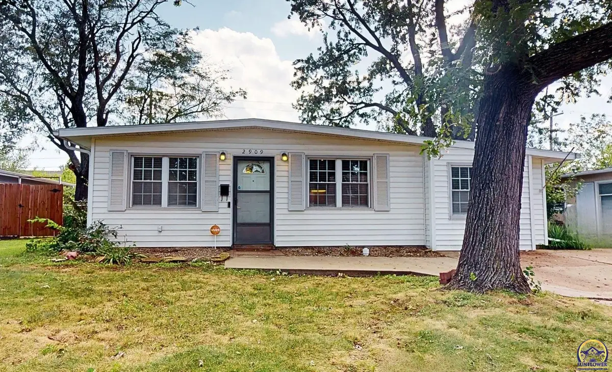 2909 SW Twilight Dr, Topeka, KS 66614 - #1