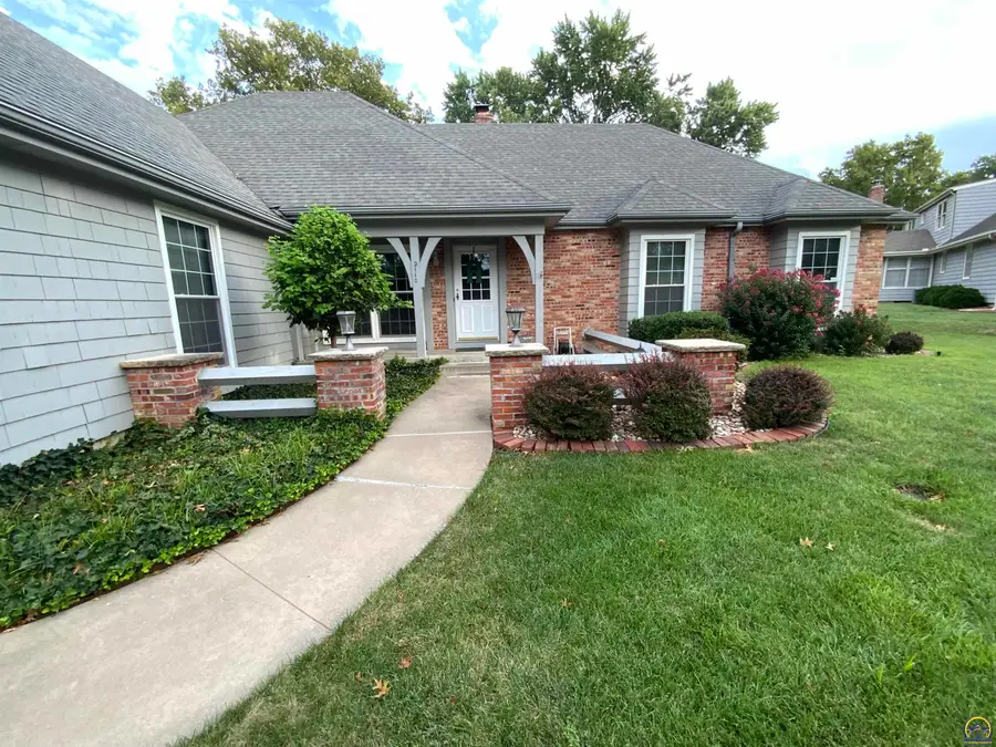 2110 SW 31st Ter, Topeka, KS 66610 - #2