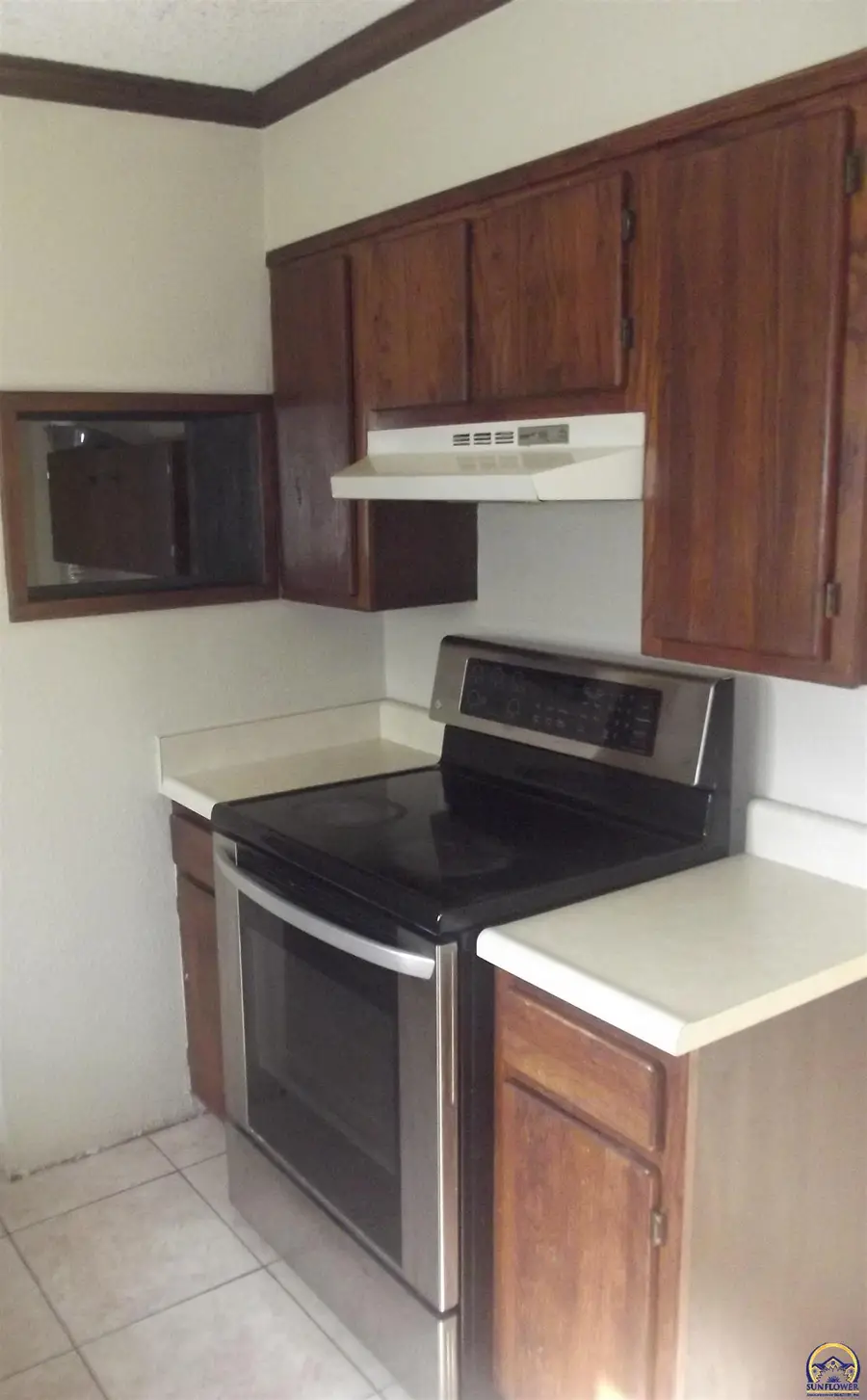 330 SW Yorkshire Rd, Topeka, KS 66606 - #3