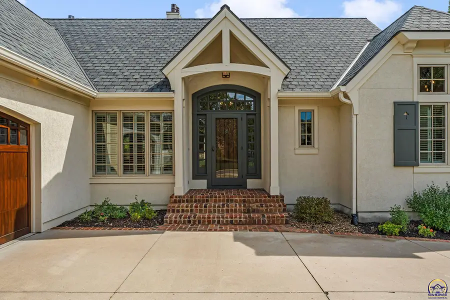 1020 SW Dartmoor Ln, Topeka, KS 66604 - #2