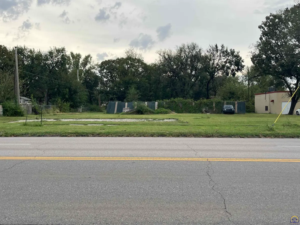 620 E 6th Ave, Emporia, KS 66801 - #1