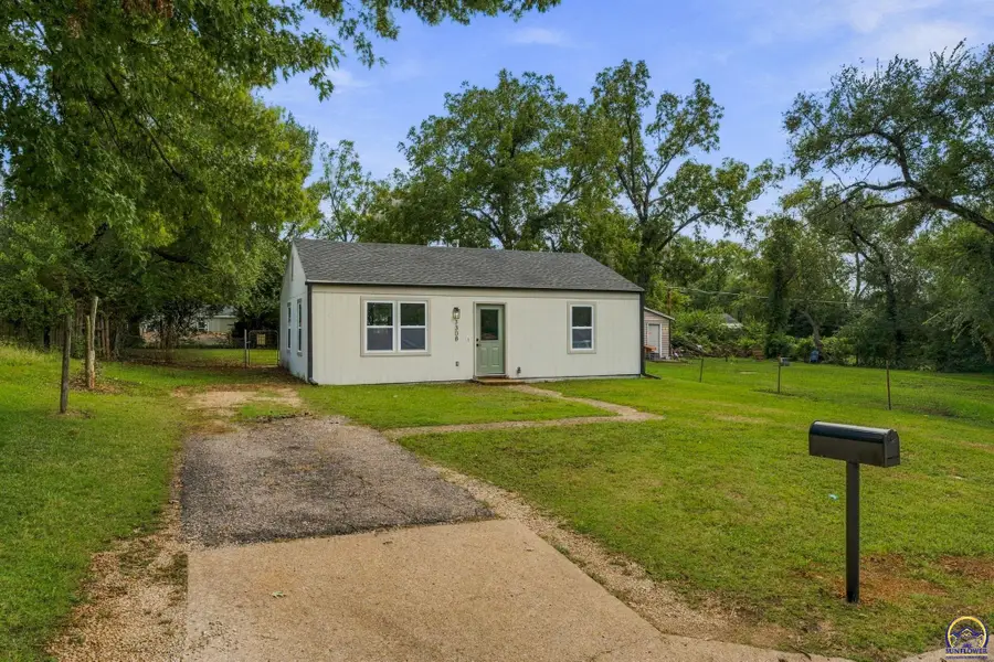 3308 SE Girard St, Topeka, KS 66605 - #2