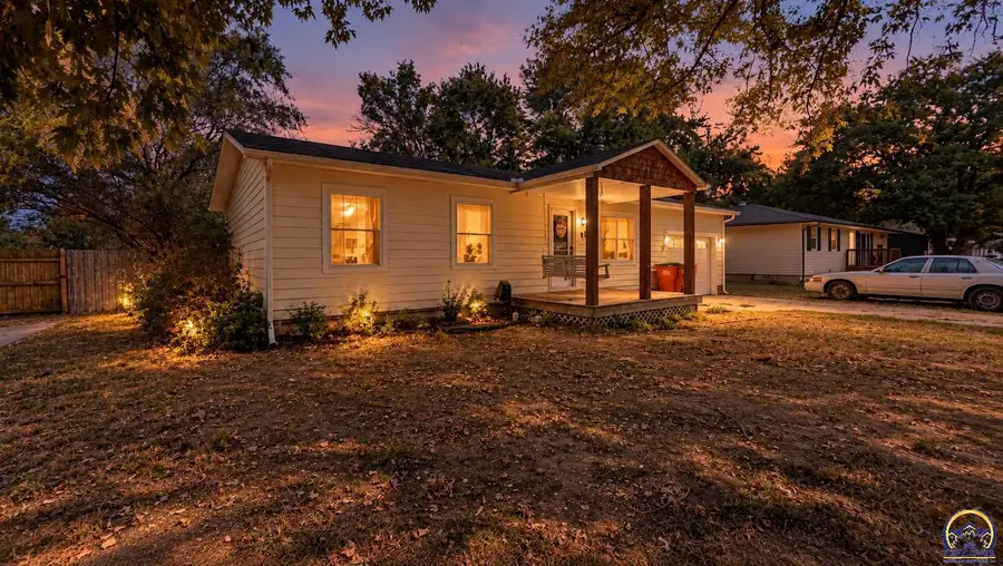 400 W 7th St, Lebo, KS 66856 - #2