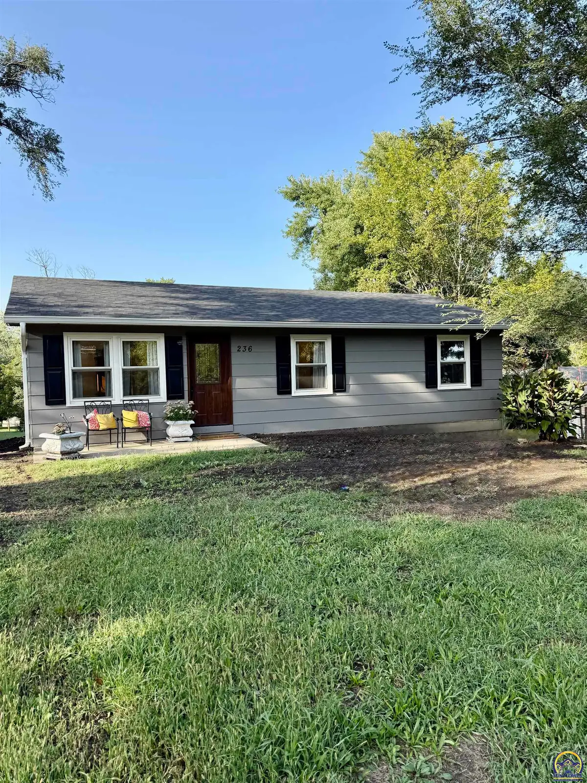 236 W Santa Fe Ave, Burlingame, KS 66413 - #1