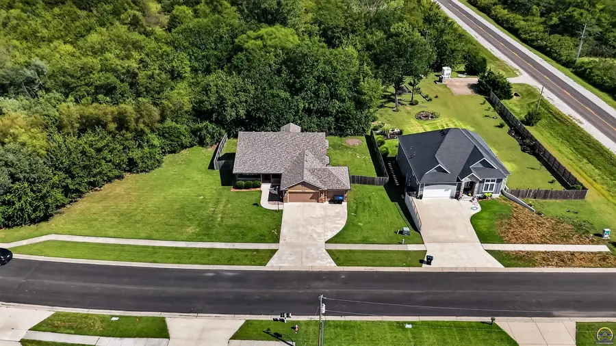 4436 SE Stone Creek Rd, Topeka, KS 66609 - #2