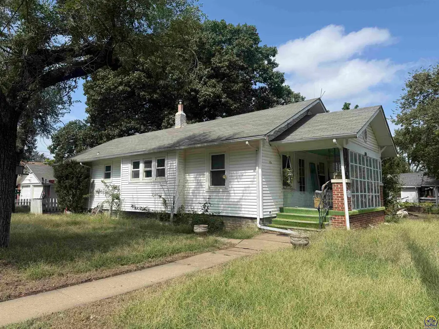 531 SE Gray St, Topeka, KS 66607 - #2