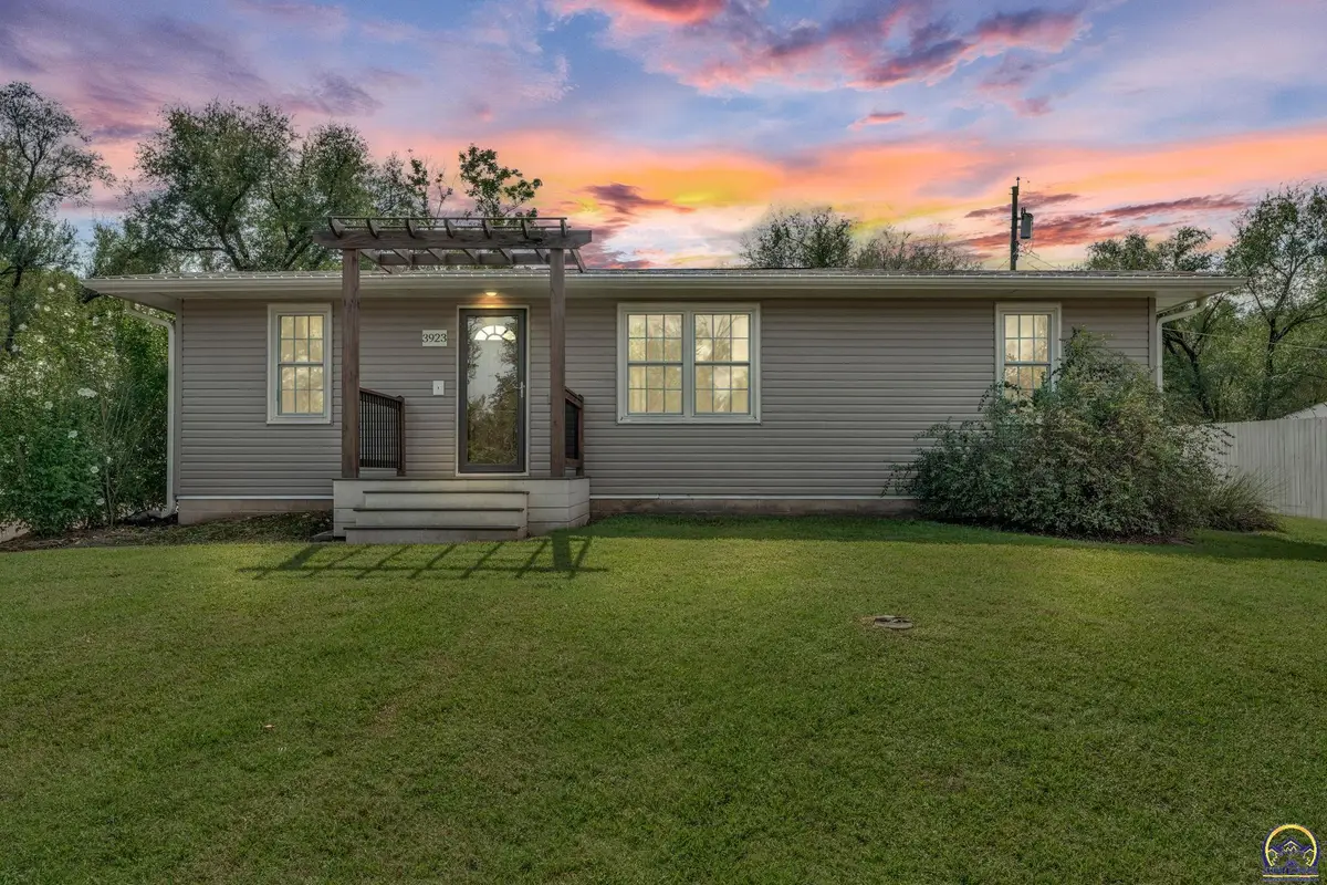 3923 SE 2nd St, Topeka, KS 66607 - #1