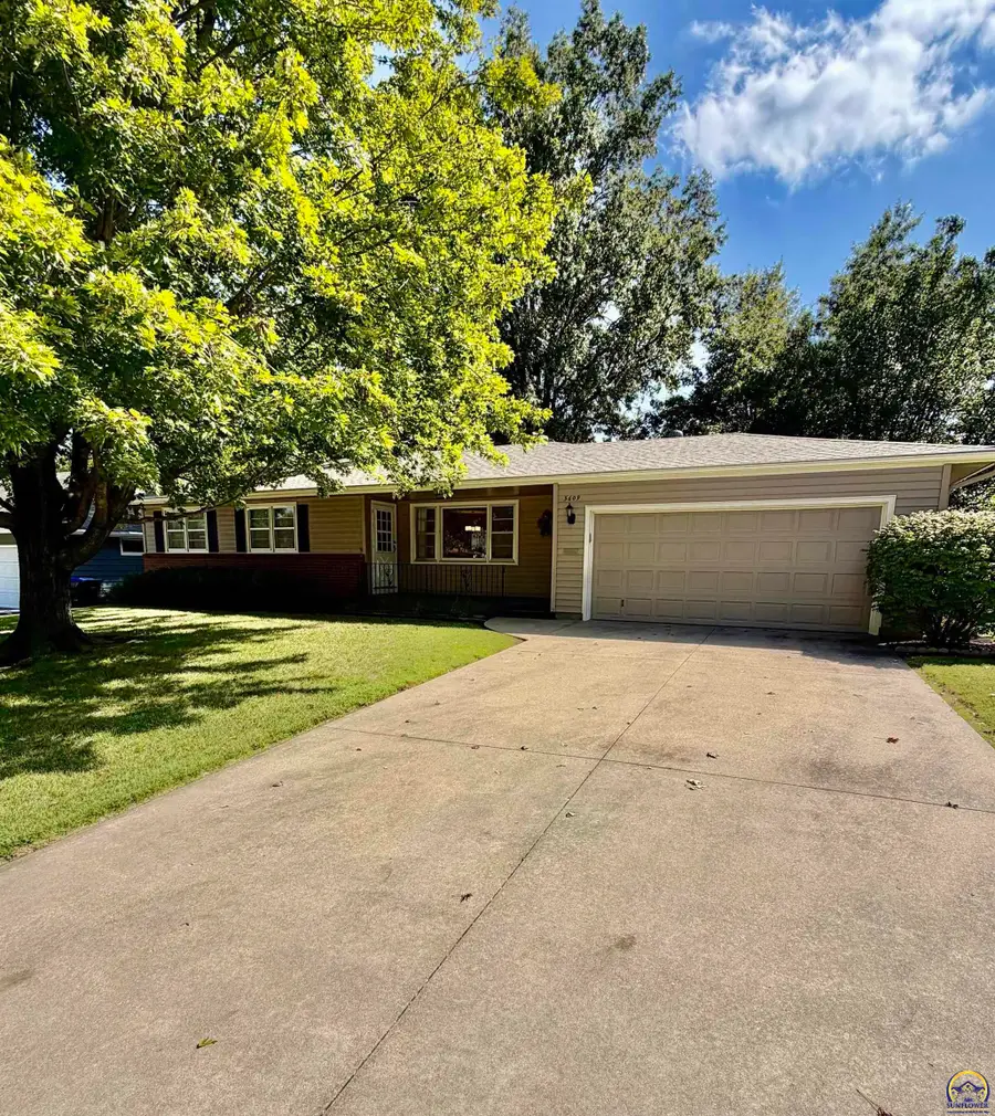 5609 SW 24th St, Topeka, KS 66614 - #2