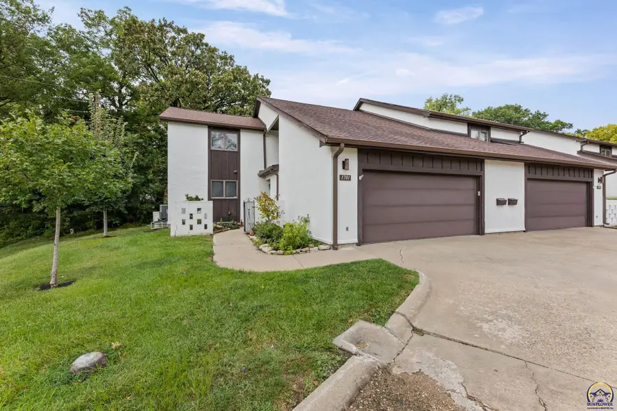 1701 Hammond Dr, Emporia, KS 66862 - #3