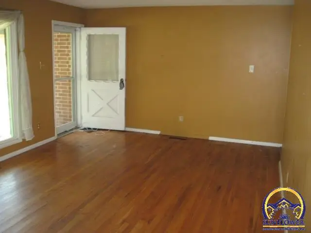 3100 SW Meadow Ln, Topeka, KS 66614 - #2