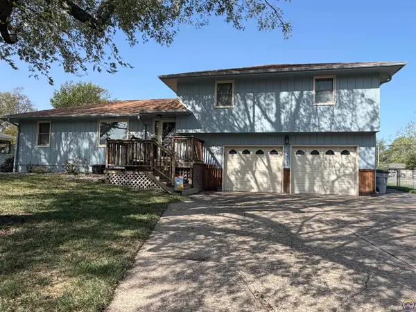 1049 Sunrise Dr, Emporia, KS 66801