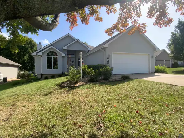 6227 SW 40th Ct, Topeka, KS 66610