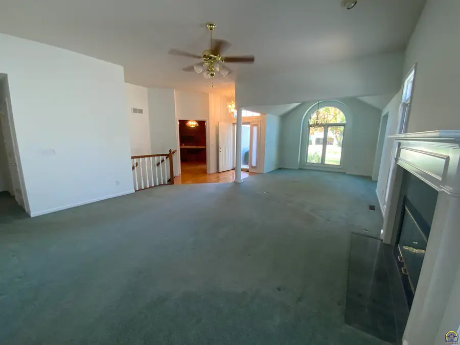 6227 SW 40th Ct, Topeka, KS 66610 - #2