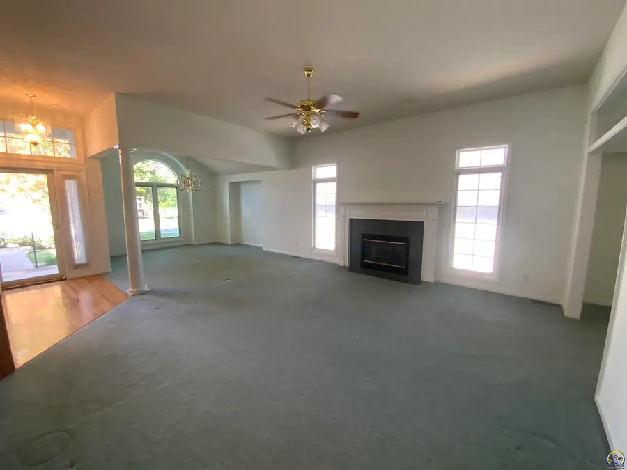6227 SW 40th Ct, Topeka, KS 66610 - #3