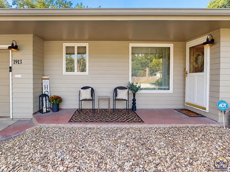 1913 SW Sims Ave, Topeka, KS 66604 - #2
