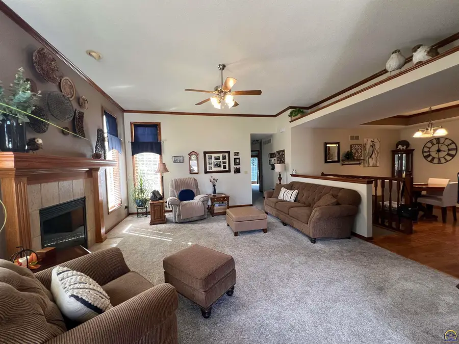 3339 SW Mariposa Pl, Topeka, KS 66614 - #3