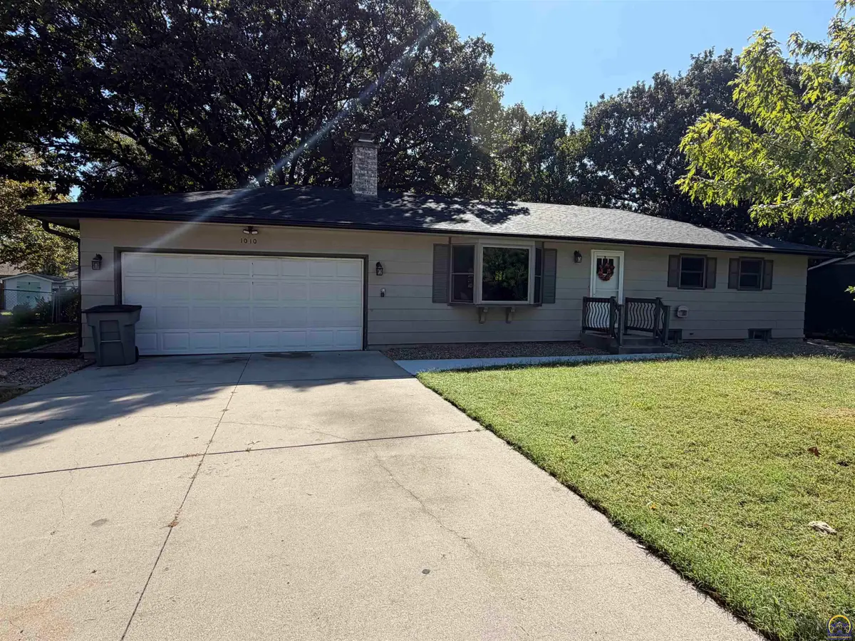 1010 Thompson St, Emporia, KS 66801 - #1