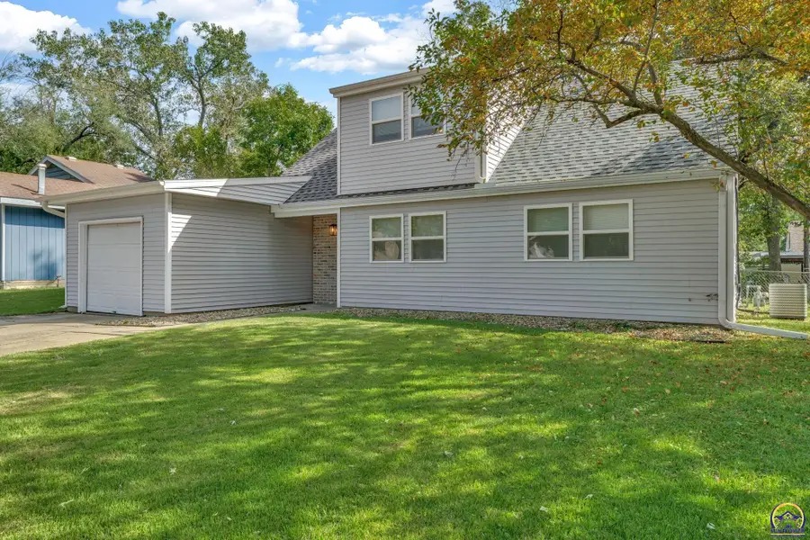 3637 SW 38th St, Topeka, KS 66610 - #3