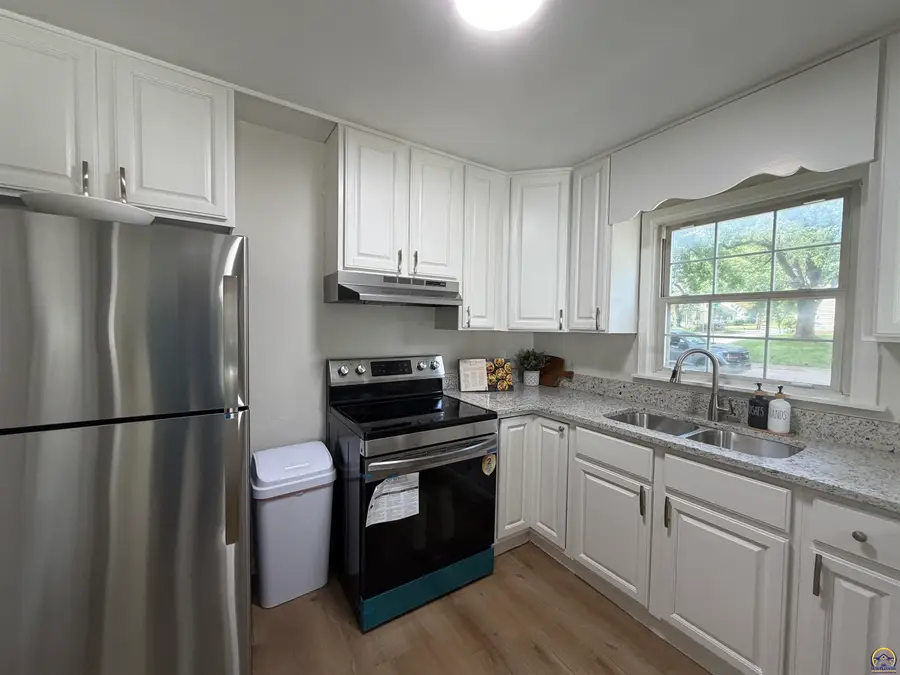 3139 SW Dorr St, Topeka, KS 66604 - #3