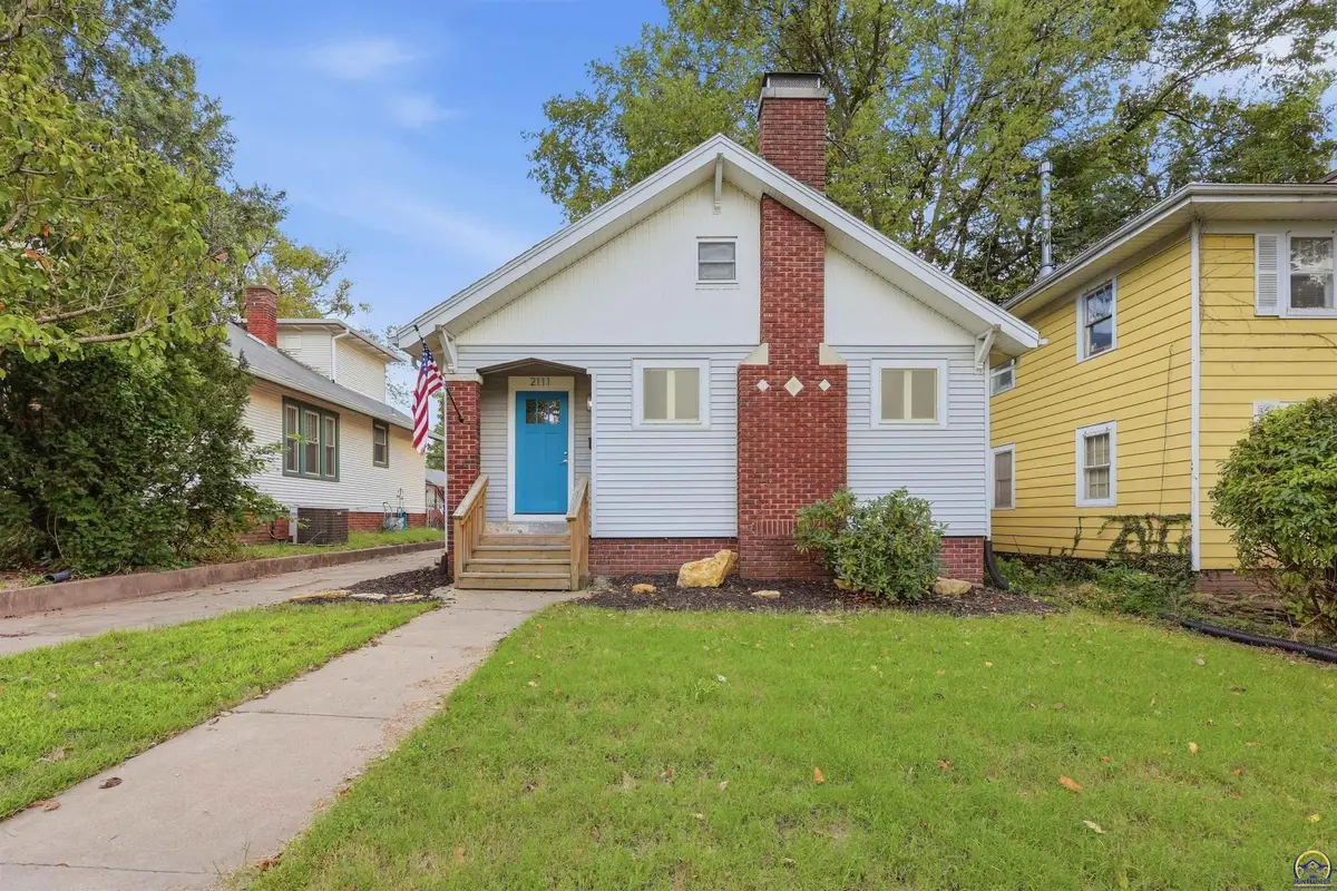 2111 SW Huntoon St, Topeka, KS 66604 - #1