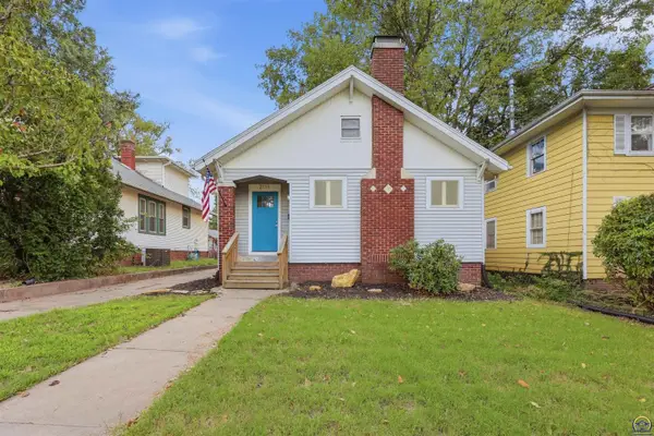 2111 SW Huntoon St, Topeka, KS 66604