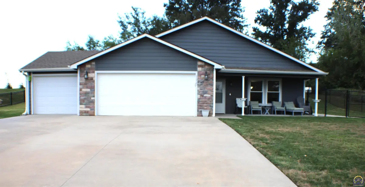 9835 SW Deer Trail St, Topeka, KS 66610 - #1