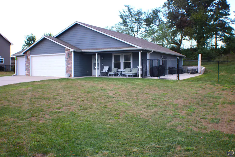 9835 SW Deer Trail St, Topeka, KS 66610 - #2