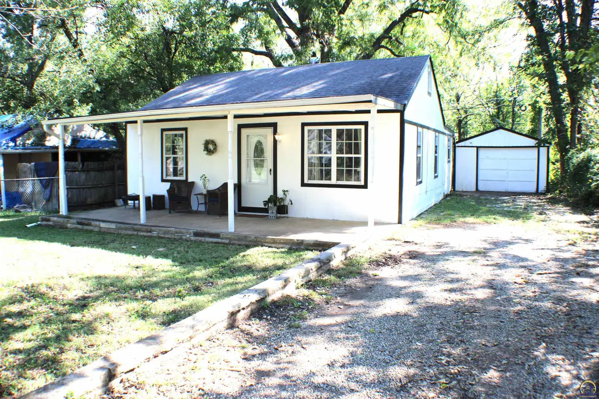 1904 SE Michigan Ave, Topeka, KS 66607 - #1